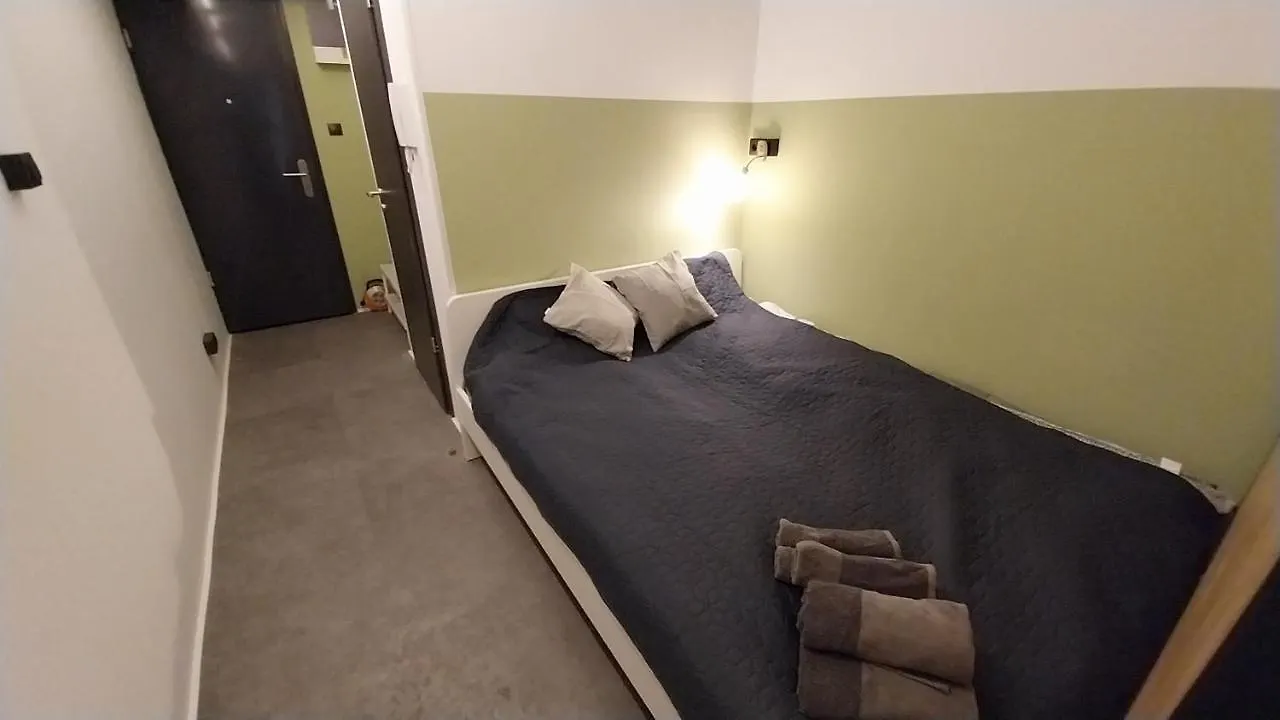 Peaceful Basement Apartment With Terrace & Free Gym Budapeszt