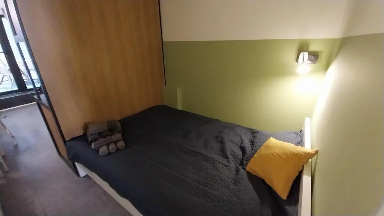 Peaceful Basement Apartment With Terrace & Free Gym Budapeszt
