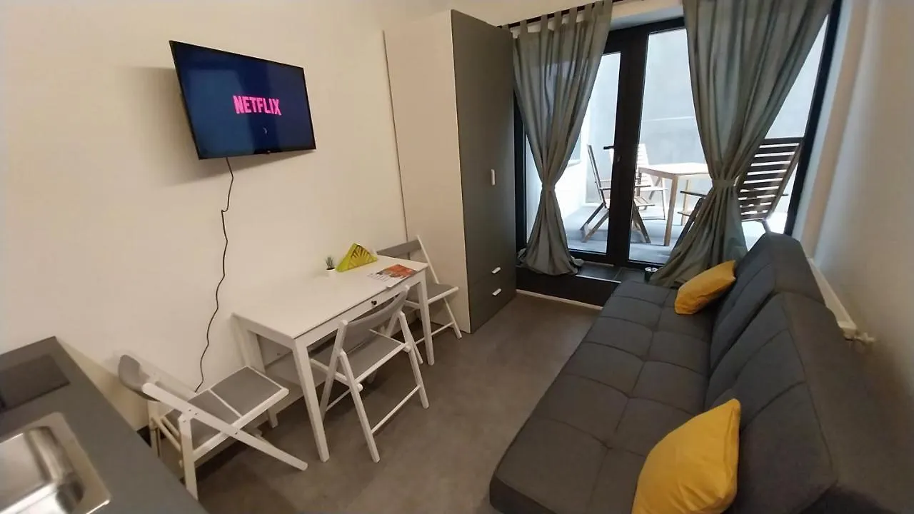 Peaceful Basement Apartment With Terrace & Free Gym Budapešť