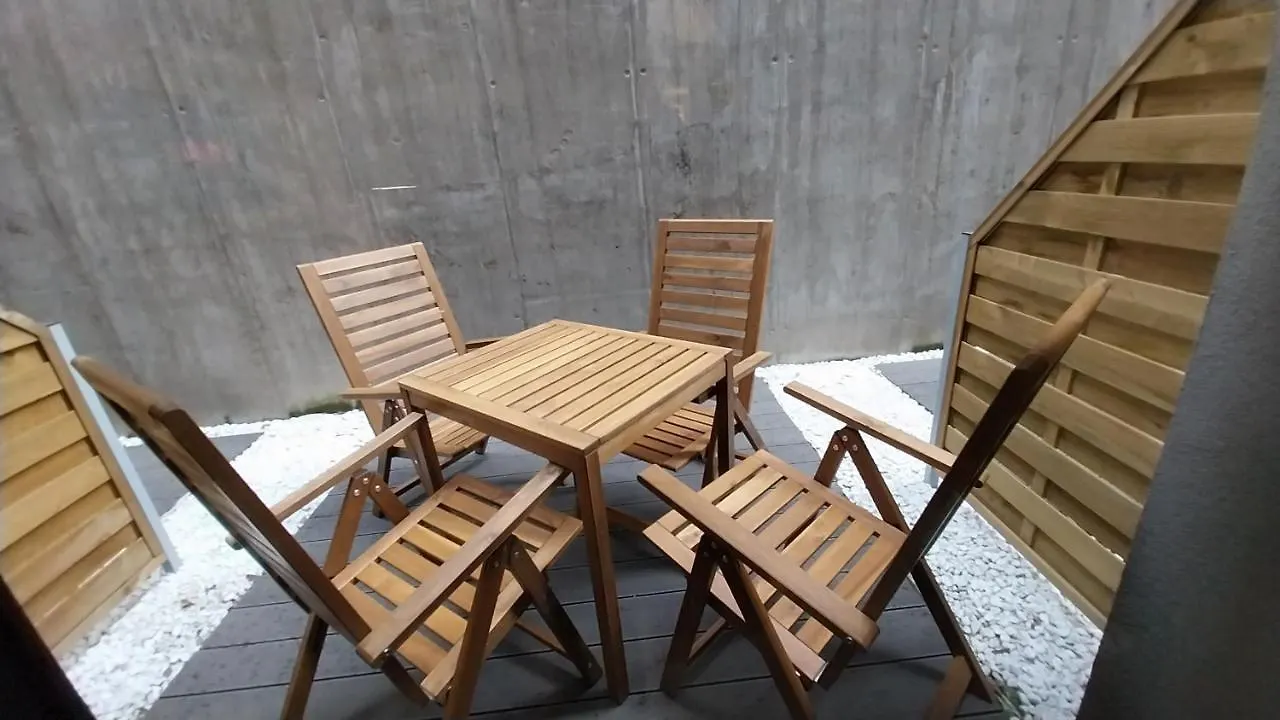 Peaceful Basement Apartment With Terrace & Free Gym Budapešť