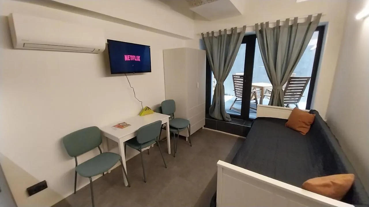 Peaceful Basement Apartment With Terrace & Free Gym Budapešť 0*,  Maďarsko