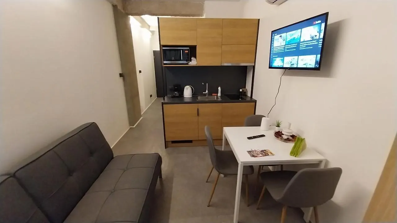 Peaceful Basement Apartment With Terrace & Free Gym Budapešť