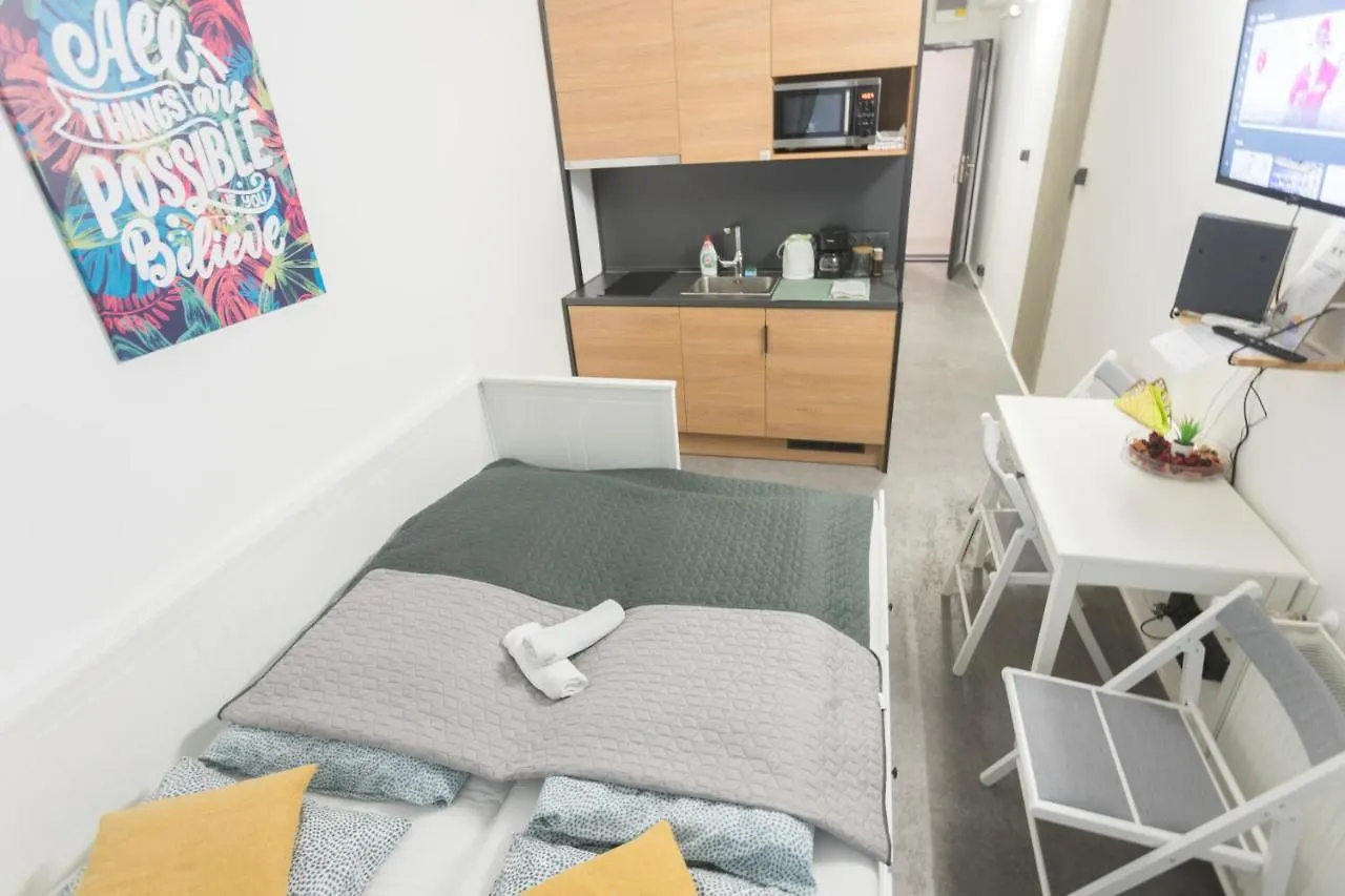 Peaceful Basement Apartment With Terrace & Free Gym Budapešť