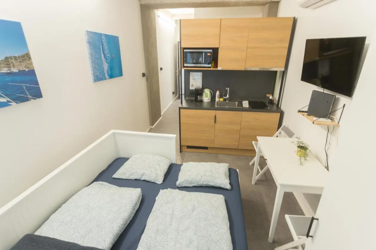 Peaceful Basement Apartment With Terrace & Free Gym Budapešť