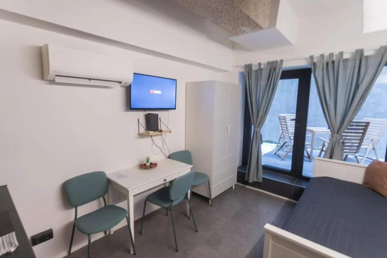 Peaceful Basement Apartment With Terrace & Free Gym Budapešť