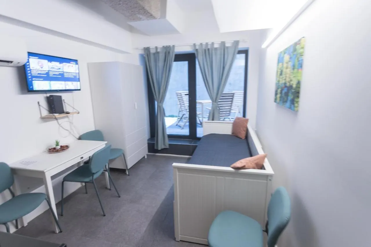 Peaceful Basement Apartment With Terrace & Free Gym Budapešť