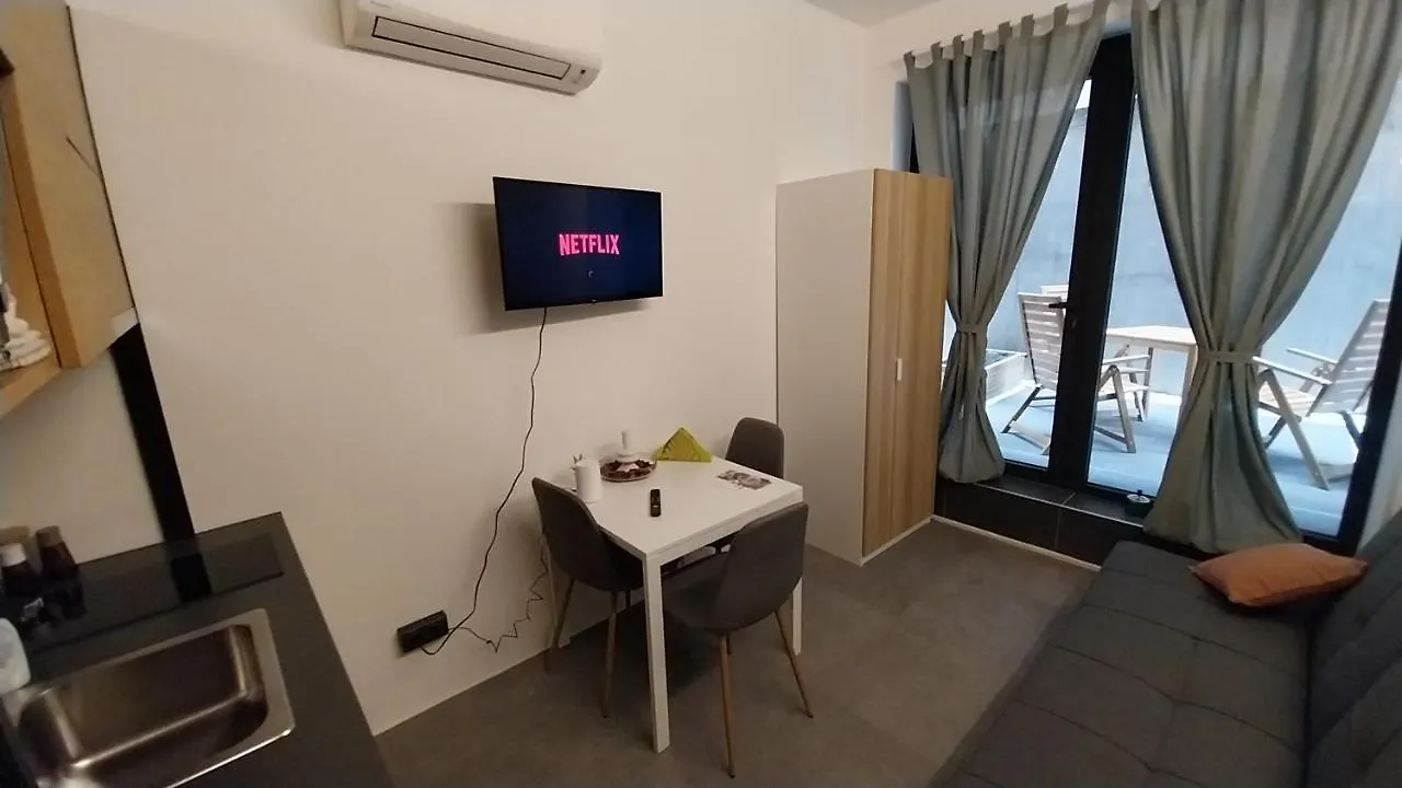 Peaceful Basement Apartment With Terrace & Free Gym Budapest