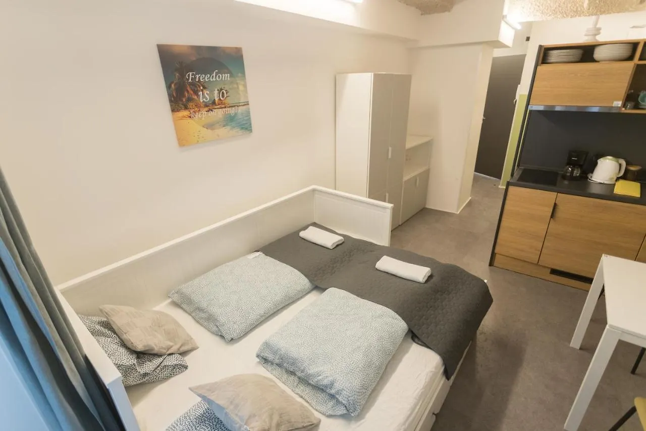 Peaceful Basement Apartment With Terrace & Free Gym Budapest