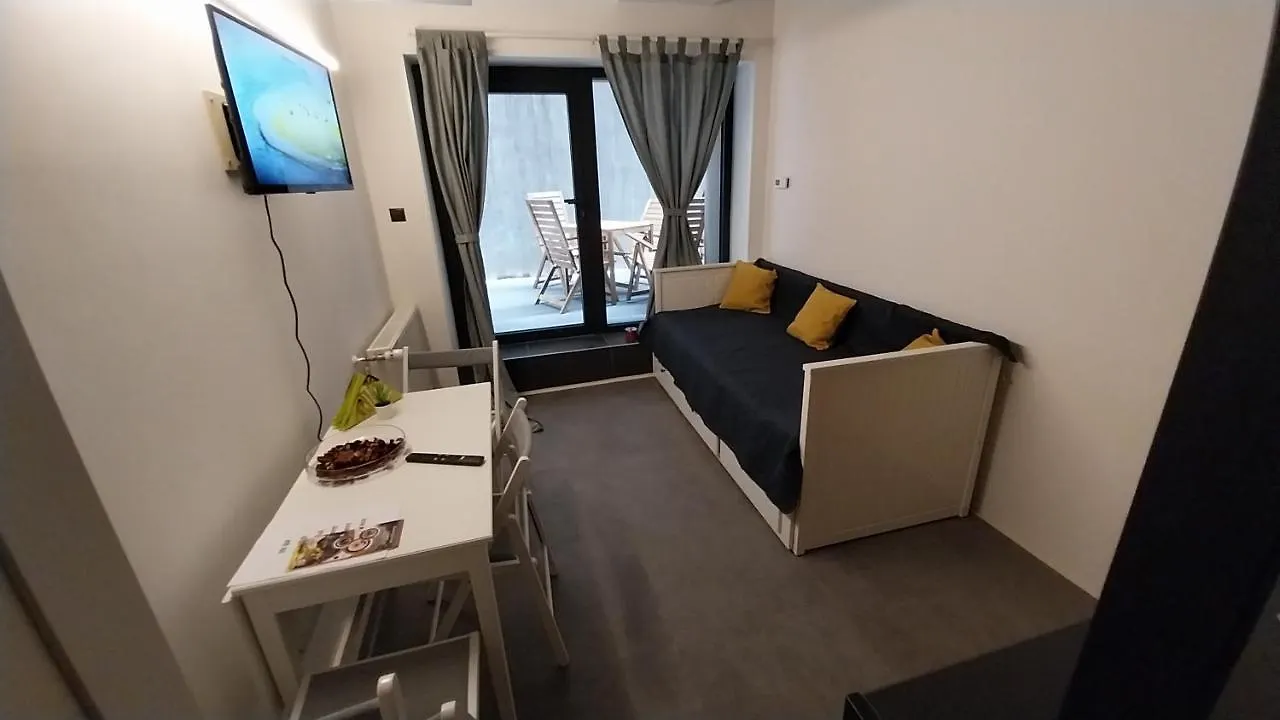 Peaceful Basement Apartment With Terrace & Free Gym Budapest Hongrie